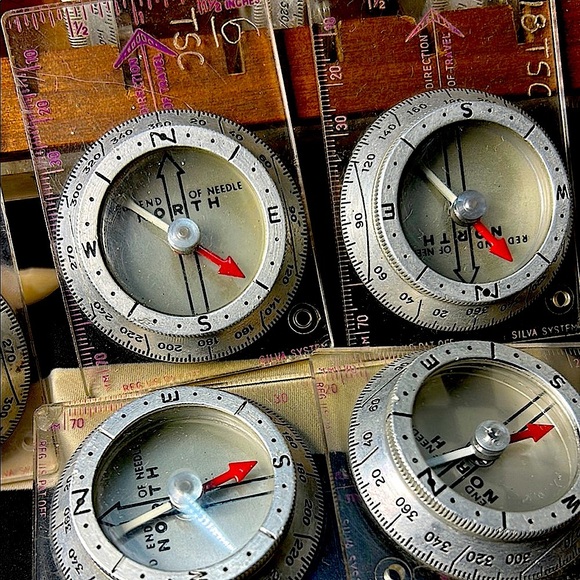 Vintage Compasses Set of 12 Silva in Wooden Box – Classic Scout Gear Collectible - Picture 10 of 16